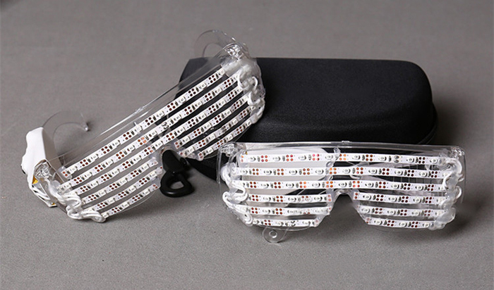 LED発光メガネ、舞台出演に少ない道具