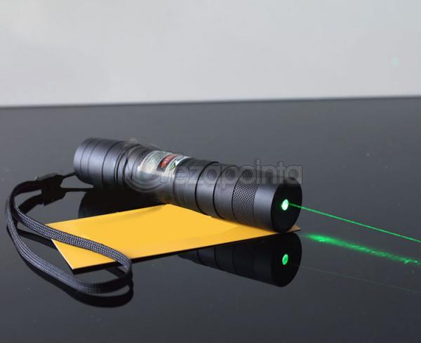 100mW 緑色レーザー　強力レーザーポインター　激安　調焦可能 For野外旅行・冒険 航空機用アルミ製 グリーンレーザーポインター